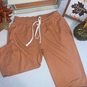 NWT Women’s Rust Jogger/Capris